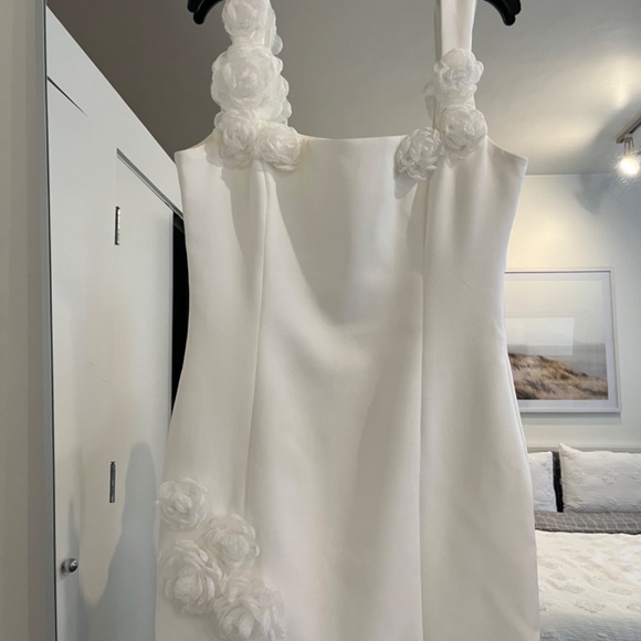 Elliatt Trompe 3D Floral Mini Dress In White - Picture 3 of 4